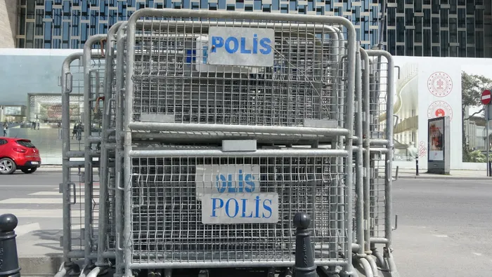 Son dakika: Taksim’de 1 Mayıs tedbirleri: Polis barikatları getirildi - 4