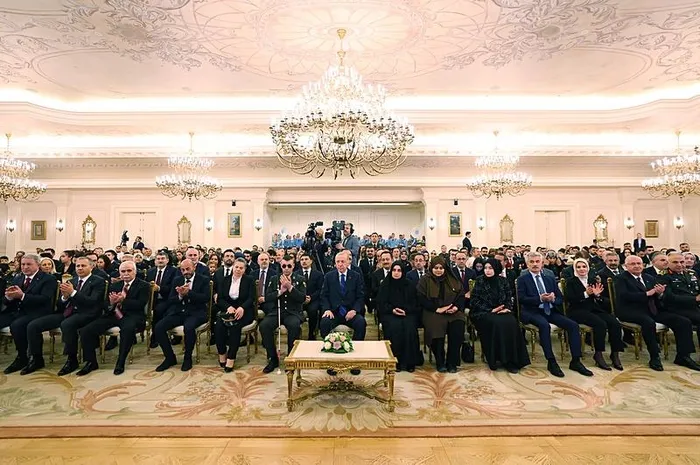 baska-erdogandan-net-mesaj-tehditlere-ve-santajlara-boyun-egmeyecegiz-1742312262848.jpeg (Foto: AA)