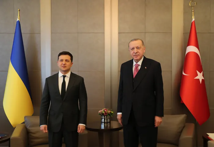 Son dakika: Rusya ile savaşın eşiğindeki Ukrayna'dan Türkiye'ye kritik ziyaret! Vladimir Zelenskiy Huber Köşkü'nde - 4