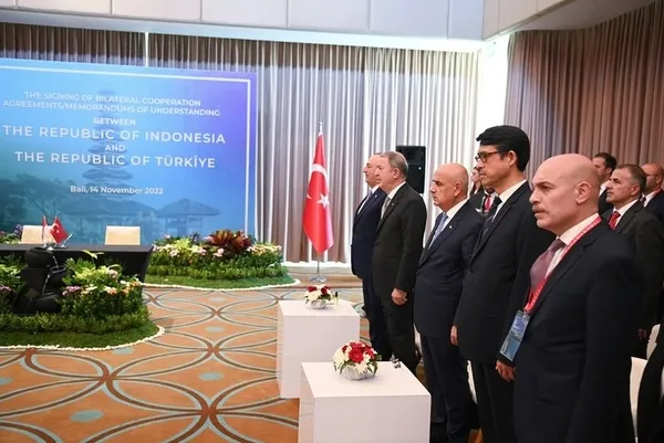 Bakan Çavuşoğlu’ndan önemli açıklamalar: Türkiye ve Endonezya arasında 5 kritik anlaşma imzalandı