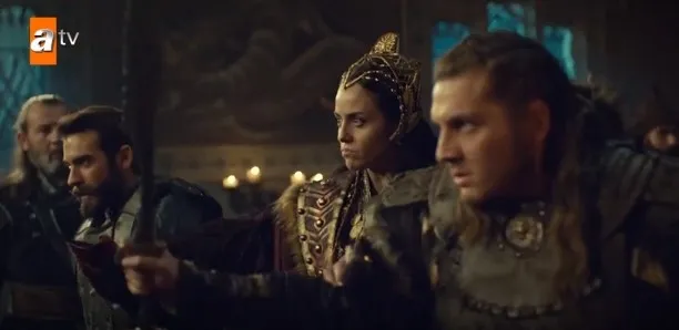 atv dizisi Destan’da gece yarısı saraya baskın! Kurultayın desteğini alan Balamir tahta oturdu