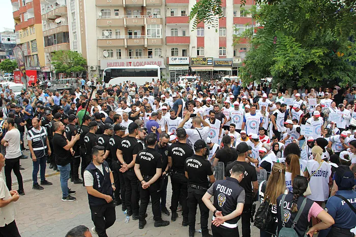 DEM’li Iğdır Belediyesi’nde işçi kıyımı! 204 kişi SMS ile işten çıkarıldı...