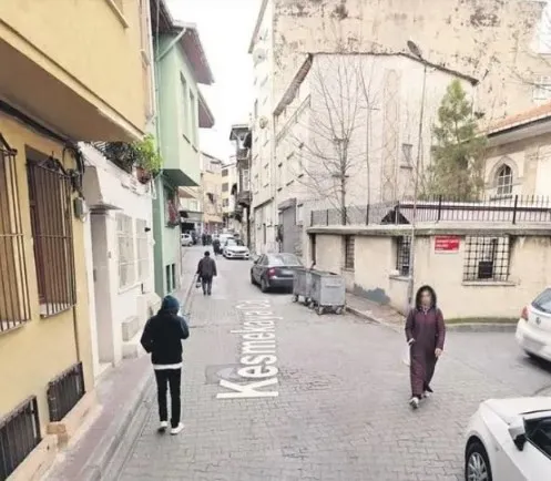 Hazal Kaya’nın annesi kiracısıyla birbirine girdi! Herkes pencereye koştu! Ya15 bin lira yatır ya da çık