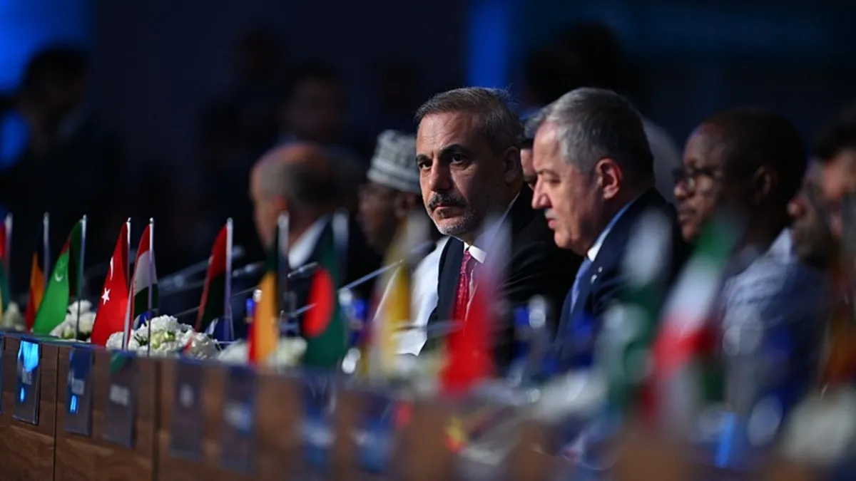 Dünyanın gözü İstanbul'daki kritik zirvede! İslam İşbirliği Teşkilatı toplandı | Bakan Fidan: İsrail bölgeyi felakete sürüklüyor