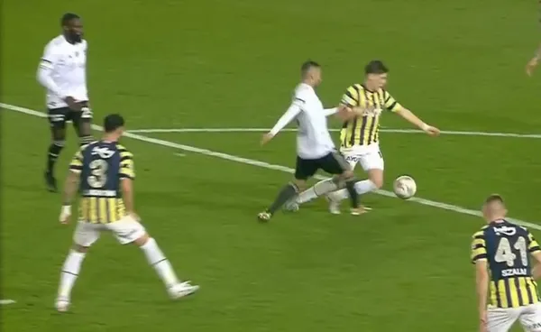 Fenerbahçe Beşiktaş derbisinde tartışma yaratan penaltı kararı! İşte o anlar - 1