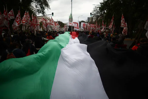 Dünya ’katil İsrail’ diye haykırıyor! Starbucks önü, liman, sokaklar, her yerde Filistin’e destek gösterileri