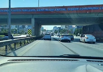 İBB'den Maltepe'de çileden çıkaran pankart! Sele teslim olan ilçede "altyapı sorununu çözdük" afişini astılar