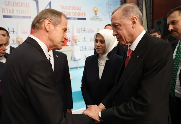 baskan-erdogandan-14-mayis-mesaji-dalga-dalga-buyuyen-zaferin-ayak-sesleri-dikkat-ceken-abd-buyukelcisi-flake-1680634990320.jpg