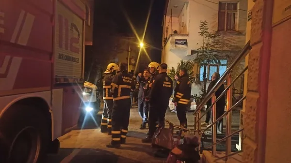 elektrikli-battaniye-dehseti-yangin-cikti-2-kisi-hastanelik-oldu-1701115975812.jpg Elektrikli battaniye dehşeti! Yangın çıktı 2 kişi hastanelik oldu - 2