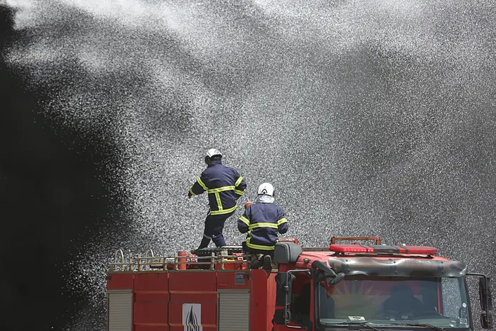 Erbil’deki yangında 10’dan fazla itfaiye görevlisi yaralandı! Yangına müdahale sürüyor...