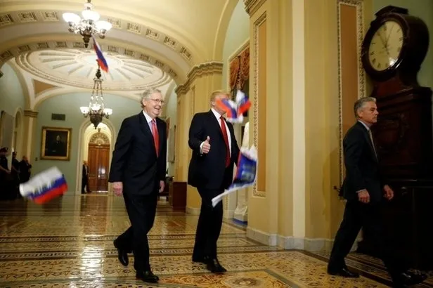 Trump’a, Rusya bayraklı protesto! - 1