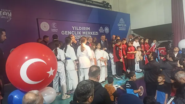 Gençlik ve Spor Bakanı Bak Gençlik Merkezi açılışına katıldı: Türkiye’de spor devrimi var