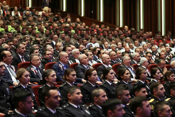 baskan-recep-tayyip-erdogandan-polis-akademisi-mezuniyet-toreninde-son-dakika-aciklamalari-1667324091164.jpg Başkan Erdoğan'dan Kılıçdaroğlu'nun uyuşturucu iddiasına sert tepki: Güvenlik güçlerimizi ucuz siyasi oyunlara meze yaptırmayız - 9
