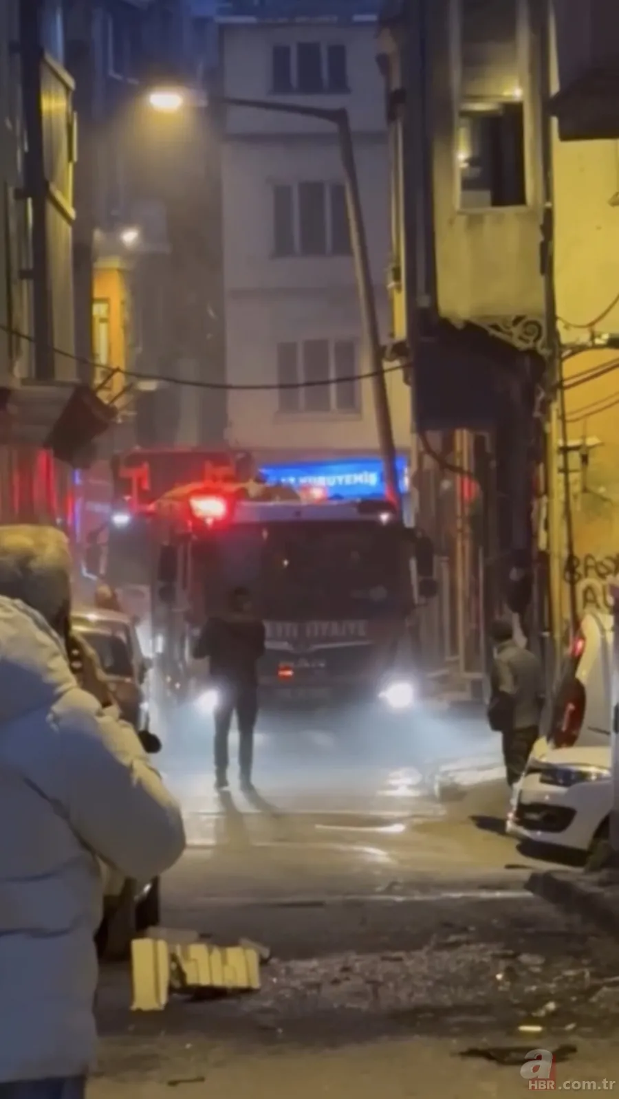 Ünlü oyuncu dehşeti yaşadı! Umut Özkan ve eşi alevlerden son anda kurtuldu 1