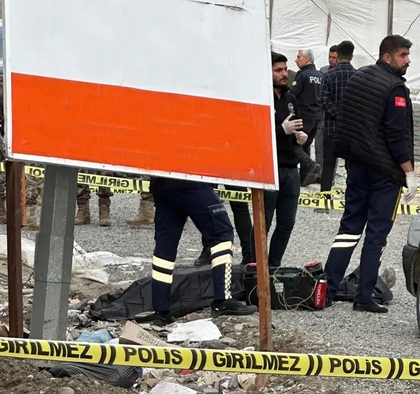 1712163890758.jpg Sokakta tartıştığı husumetlilerini tabancayla vurdu: 1 ölü, 1 yaralı - 1