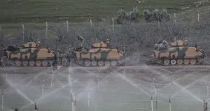 Komutanlar sınır hattında