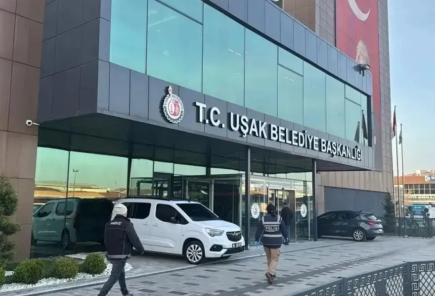 ozkan-yalimin-telefonunda-cikanlar-soke-etti-1779363672974.jpeg Uşak Belediyesi'ne yönelik soruşturma derinleşerek sürüyor.