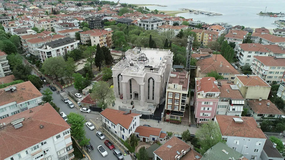 Son dakika | Cumhuriyet tarihinin ilk Süryani kilisesi! Havadan işte böyle görüntülendi! Açılış tarihi belli oldu