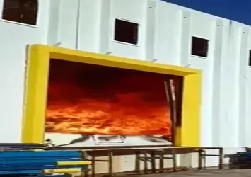 Depo yangınında gıda malzemeleri kül oldu