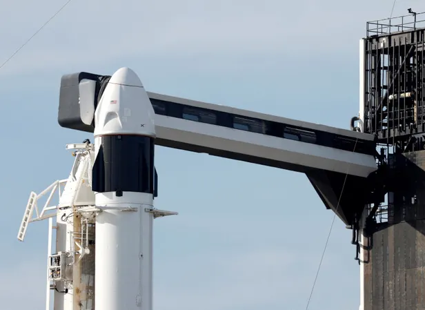 falcon-9-roketi-teknik-ozellikleri-uzaya-gidecek-turk-astronotu-tasiyacak-ax-3-space-x-falcon-9-uzay-araci-ned-1705511251387.jpg Falcon 9 roketi teknik özellikleri | Uzaya gidecek Türk astronotu taşıyacak (AX-3) Space X Falcon 9 Uzay Aracı nedir, nasıl çalışır? - 5
