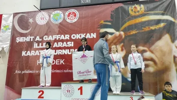 1683364923960.jpeg Kafa aynı sahne farklı! 28 Şubatçılar bildiğiniz gibi... Karate şampiyonasında skandal: Başörtülü diye... - 1
