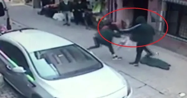 Cani koca eşini sokak ortasında bıçakladı! İstanbul'da kan donduran görüntüler - 2