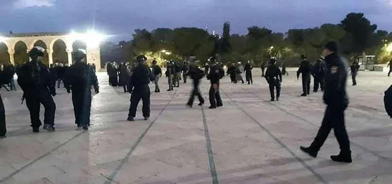 İsrail polisinden Mescid-i Aksa'ya baskın!