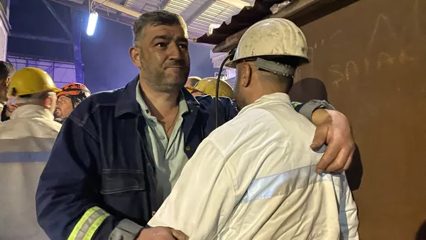 cinli-muhendis-bartindaki-patlamayi-degerlendirdi-boyle-durumlarda-metani-yer-altindan-uzaklastirmak-gerekiyor-1665794896236.jpg Çinli mühendis Bartın'daki patlamayı değerlendirdi: Böyle durumlarda metanı yer altından uzaklaştırmak gerekiyor - 6