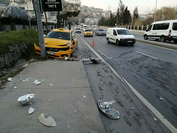 Son dakika: İstanbul Kağıthane'de feci kaza! Ortalık savaş alanına döndü - 3