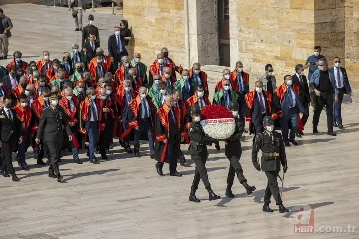 Yargıtay üyeleri Anıtkabir’i ziyaret etti! Çelenk bırakıldı saygı duruşunda bulunuldu! İşte dikkat çeken kareler