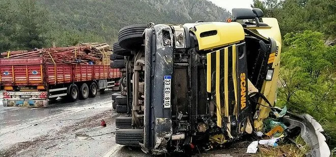 Tarsus’ta korkunç kaza! Tırla kamyon hurdaya döndü: 5 yaralı