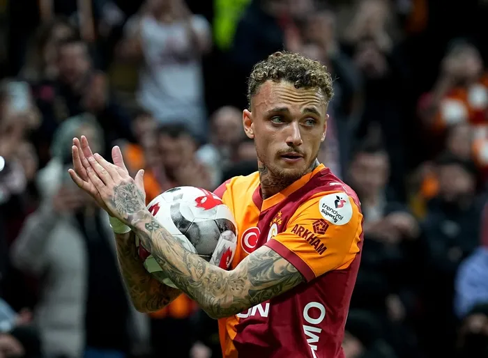 lider-evinde-doludizgin-galatasaray-eyupsporu-farkli-gecti-1771009356099.jpg Lider evinde doludizgin! Galatasaray Eyüpspor'u farklı geçti - 4