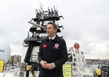 Seven Vega Mersin'e gidiyor! Bakan Bayraktar: Karadeniz'de 6 yeni sondaj planlanıyor