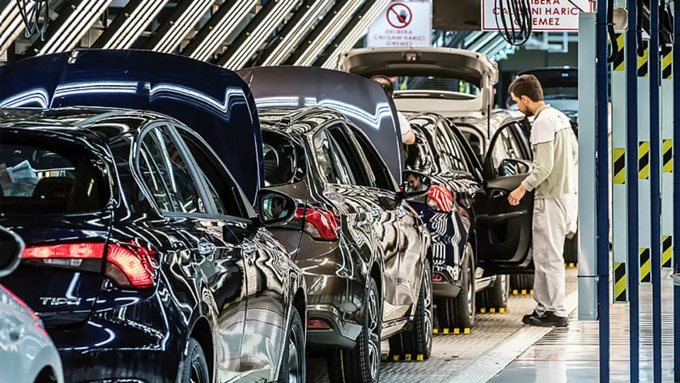 Otomobilde rekor kırdı! Sıfır araç alacakları ilgilendiriyor! Benzin, dizel, hibrit motorlu...