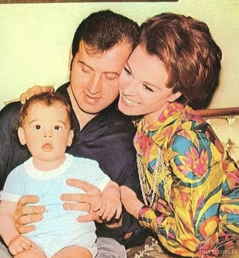 56 yıldır aynı yastığa baş koyuyorlar! Yeşilçam güzeli Hülya Koçyiğit'in eşi de tanıdık çıktı! Meğer eski futbolcu... 4