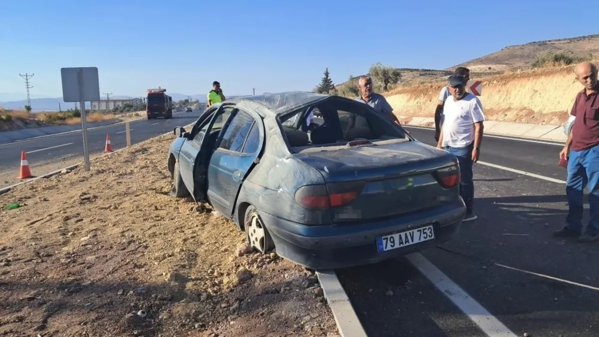 Otomobil taklalar attı! Şans eseri yaralanan olmadı