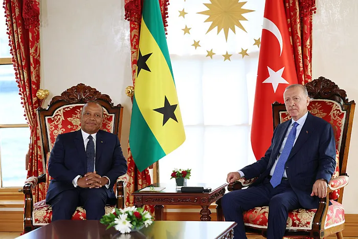 baskan-erdogan-sao-tome-ve-principe-basbakani-trovoadayi-kabul-etti-1728133015359.jpg Başkan Erdoğan Sao Tome ve Principe Başbakanı Trovoada'yı kabul etti! İmzalar atıldı