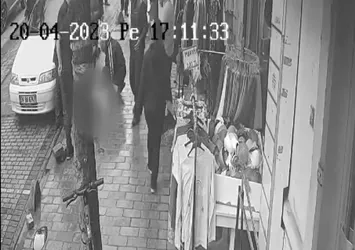 İstanbul Fatih'te korku dolu anlar! 4'üncü kattan yere çakıldı! O anlar kamerada