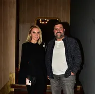 Eşine saldırı görüntülerini izledi! Dizlerinin üstüne çöküp...