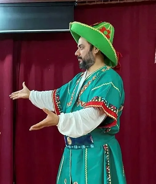 tiyatrocu-ozan-arif-demritas-gozaltina-alindi-suriyeli-taklidi-yaparak-infiale-sebep-olmustu-turk-calistirmam-1692969780985.jpg Tiyatrocu Ozan Arif Demritaş gözaltına alındı! Suriyeli taklidi yaparak infiale sebep olmuştu: Türk çalıştırmam - 3