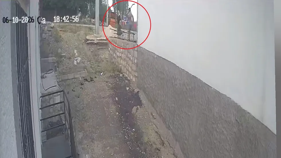 Olmaz olsun senin gibi komşu! Engelli rampası isteğine kürekle karşılık - 1