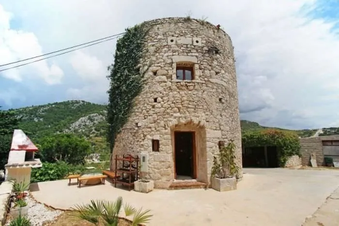 255 yıllık Hırvat kulesi eve dönüştürüldü