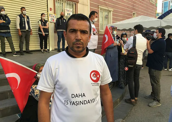 CHP’li İBB Başkanı İmamoğlu Diyarbakır’da evlat nöbetindeki aileleri es geçti! Acılı ailelerden İmamoğlu’na sert tepki