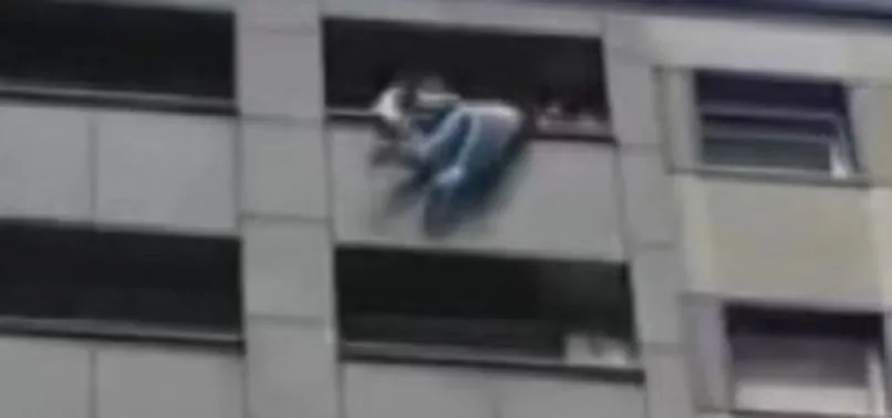 İstanbul’da yürekleri ağza getiren görüntüler! 12’nci katta can pazarı