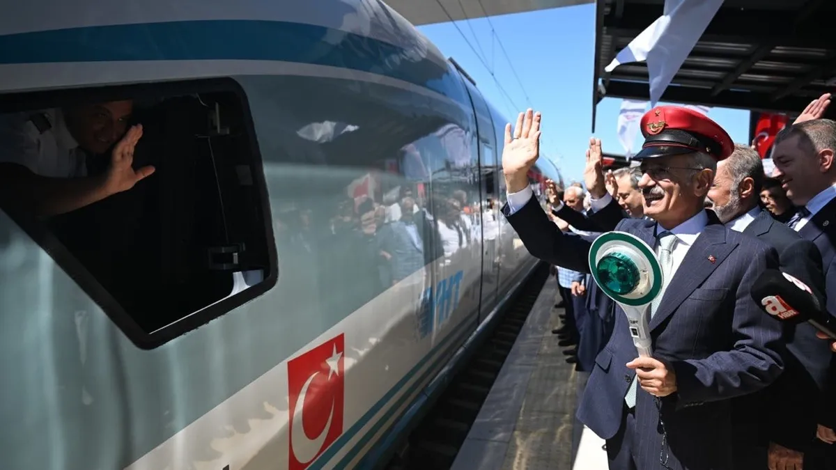 Sakarya’nın ulaşım ağı güçlendi! Pamukova YHT İstasyonu ve Alifuatpaşa Köprülü Kavşağı açıldı