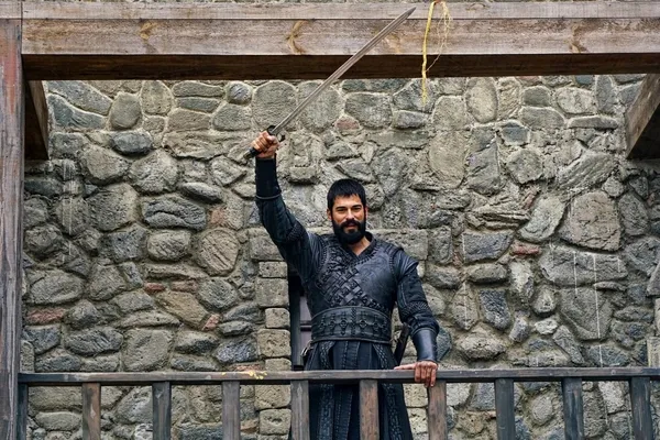 Burak Özçivit Türk Kanser Derneği için bağış kampanyası düzenledi