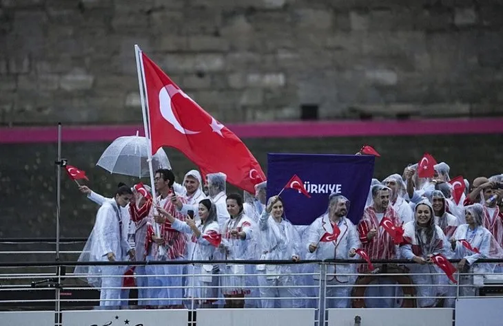 Paris'te millilerimiz sahnede! Ay yıldızlı bayrağımız geçit yaptılar | Törenden guru dolu anlar
