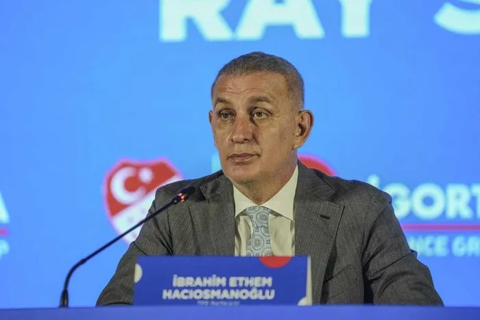 Bu hakemler arasında 7'sinin üst klasman hakem, 15'inin ise üst klasman yardımcı hakem olduğu belirtildi. (A Haber arşiv)