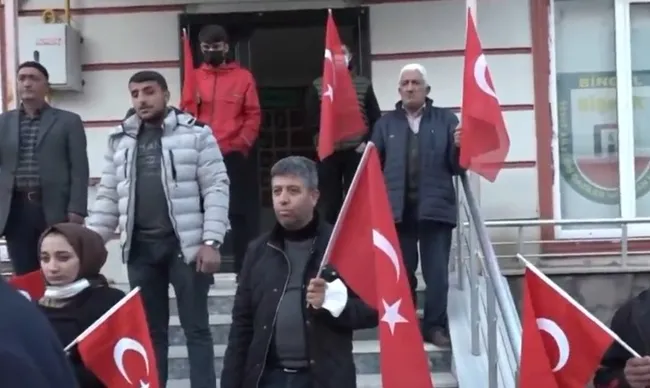 sehit-yakinina-kufreden-lutfu-turkkana-tepki-biz-bu-adami-mecliste-isteimyoruz-1636723983213.jpg Şehit yakınına küfreden Lütfü Türkkan’a tepki: Biz bu adamı Meclis'te istemiyoruz - 2