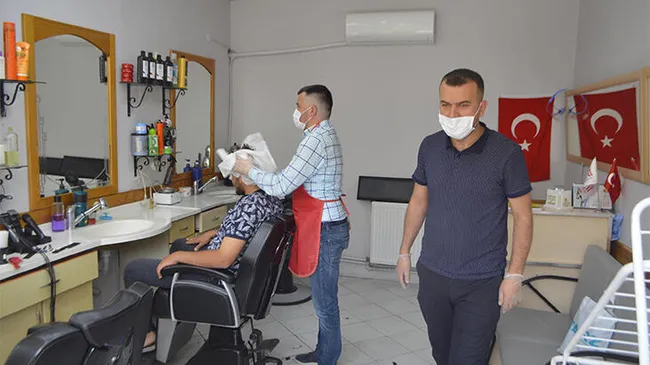 Merakla bekleniyordu! Karantinaya alınan berberlerin test sonucu belli oldu - 1